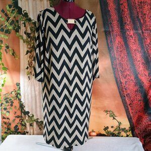 NWOT: Tacera Sz 2X Black & Tan Chevron Print Keyhole Neck Shift Dress
